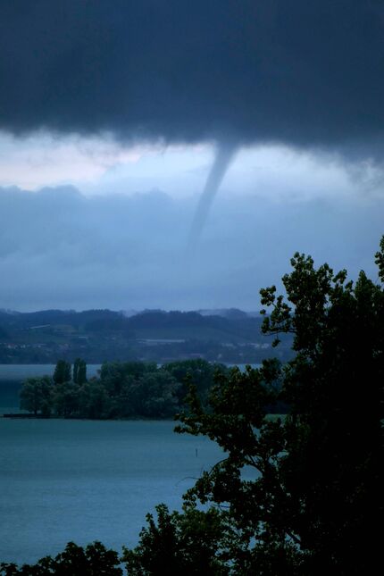 Am 8. Juli um 6 Uhr morgens entstand bei Altenrhein SG eine Wasserhose. (Foto: Andreas Walker)